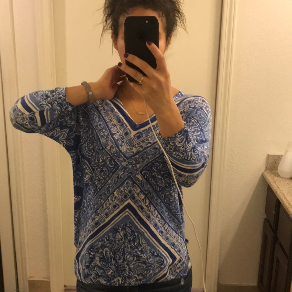 🎉FINAL SALE DROP🎉 🎀 Blue and White Sweater🎀